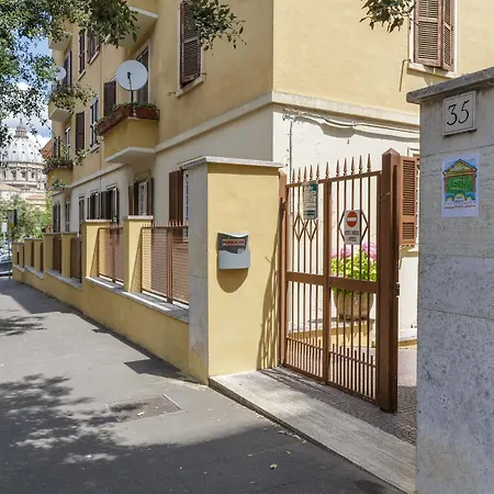 Domus Manlii Bed & Breakfast 3*